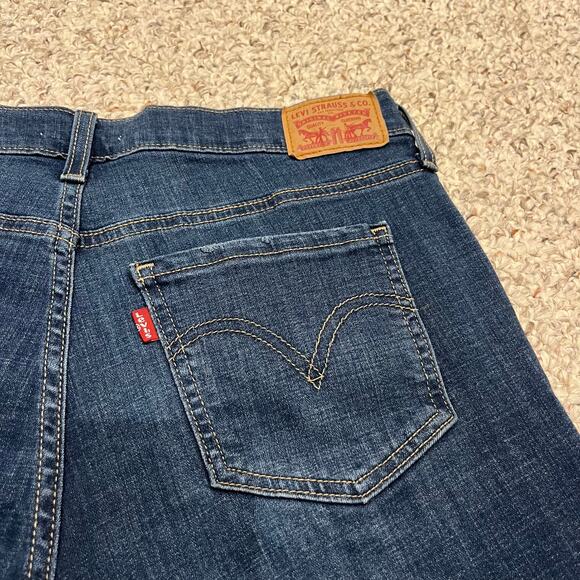 Levi's Denim Mid Length Shorts Womens Sz 31 Inseam 4 Dark Wash Cuff Stretch - Picture 3 of 9